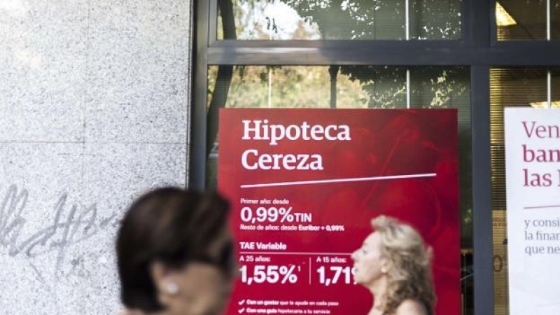 La banca reconoció a finales de octubre 'cierta ralentización' en la firma de hipotecas - EFE