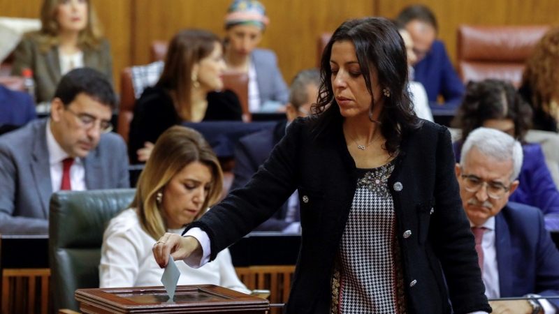 Marta Bosquet, de Ciudadanos, que ha sido elegida presidenta del Parlamento de Andalucía, durante su votación para elegir los miembros de la Mesa. EFE/Julio Muñoz