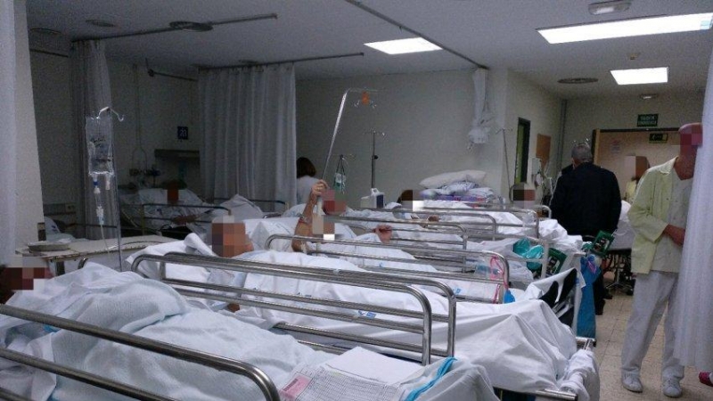 Una sala de las urgencias del Hospital La Paz de Madrid, desbordada de pacientes.- @URGENCIASLAPAZ