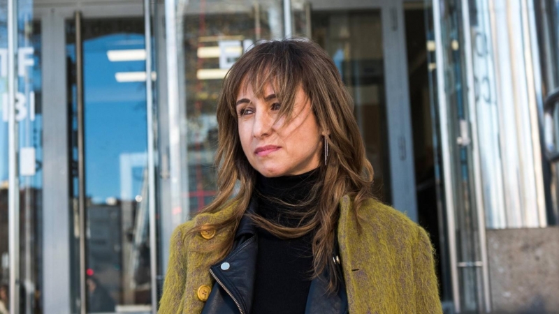 La directora de Público, Ana Pardo de Vera, a la salida de los juzgados de Plaza de Castilla, tras declarar por la querella interpuesta contra ella por Eduardo Inda. - FERNANDO SÁNCHEZ