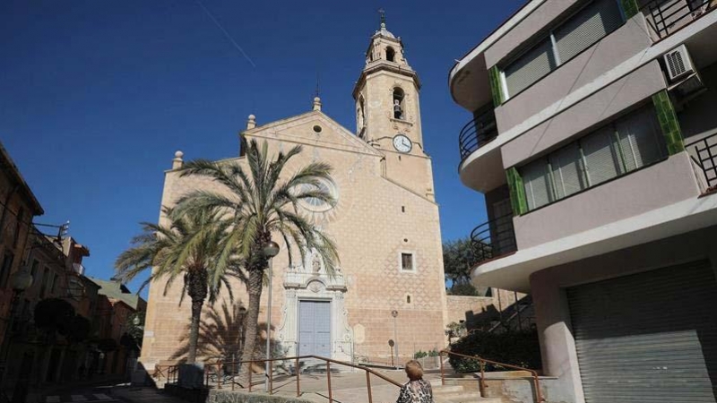 Imagen de la parroquia de Constantí (Tarragona) en la que dos párrocos han sido denunciados públicamente por abusos: Pere Llagostera, fallecido hace dos años, y Xavier Morell, que ha sido apartado del cargo. (EFE)