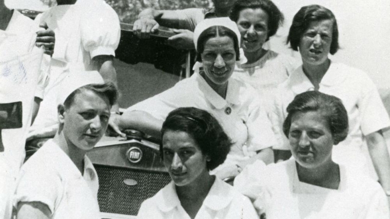 Golda Luftig (izquierda) y otras enfermeras belgas, en Hospital Militar Republicando de Ontinyent. / AMSAB-ISG