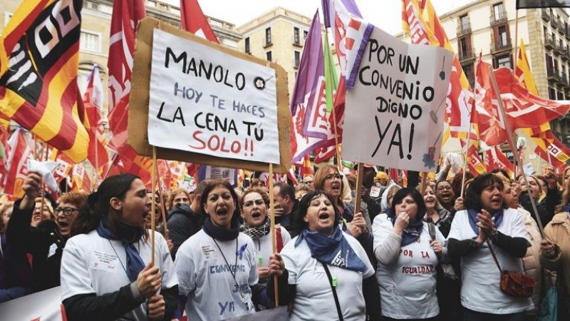 Manifestants durant la passada vaga del 8M a Barcelona. Lluis Gene / AFPJ