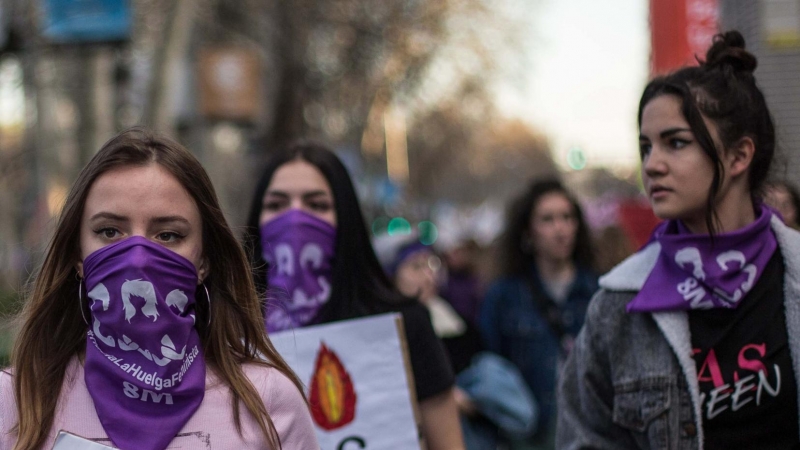 Varias chicas acuden a la manifestación del 8M en Madrid.-JAIRO VARGAS