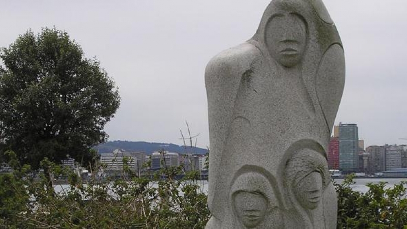 Monumento en homenaje a Isabel Zendal y los niños de la vacuna. / CARONIUM