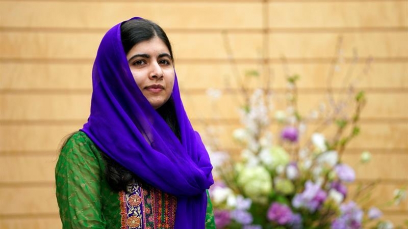 La premio Nobel de la Paz Malala Yousafzai se reúne, este viernes, con el primer ministro nipón, Shinzo Abe, en Tokio (Japón). EFE/ Franck Robichon / Pool