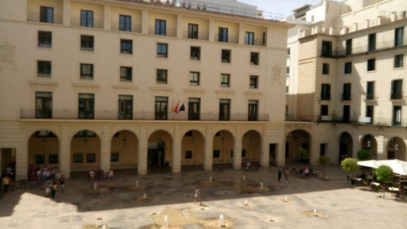 Imagen de archivo del edificio de la Audiencia Provincial de Alicante donde se juzgarán los hechos. / EFE