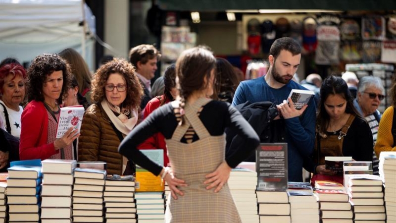 Justo el día después de acabar la Semana Santa en Cataluña, llega este año Sant Jordi. EFE