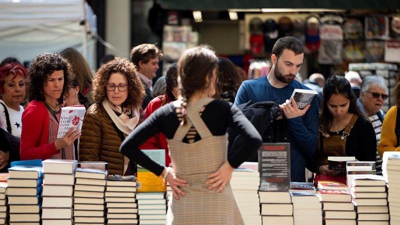 Justo el día después de acabar la Semana Santa en Cataluña, llega este año Sant Jordi. EFE