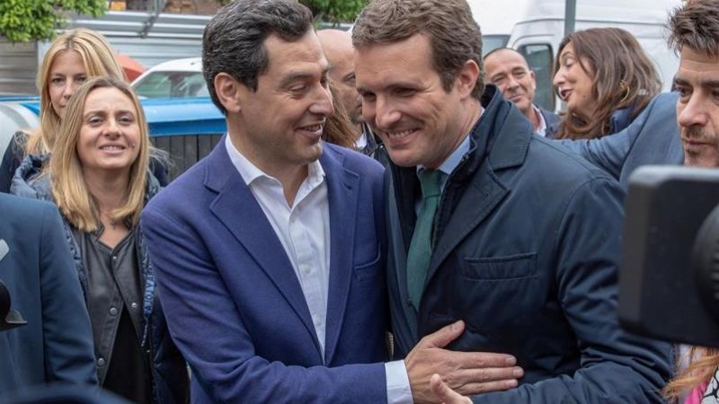 Juanma Moreno y Pablo Casado, este miércoles en Sevilla. EFE/Julio Muñoz