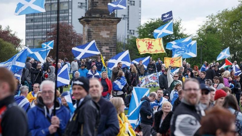 Manifestación de escoceses pidiendo un nuevo referendum de indepedendencia. EFE/EPA/Robert Perry