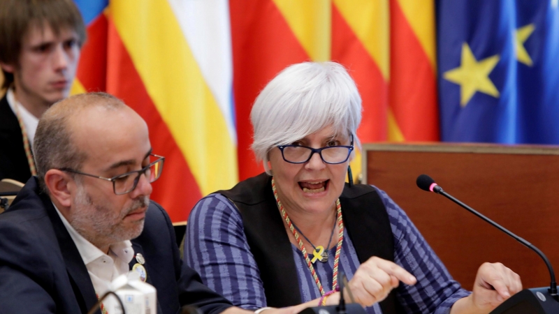 Dolors Sabater (Guanyem), durante su intervención en el pleno en el actual alcalde socialista de Badalona, Àlex Pastor, ha revalidado este sábado su cargo al frente del Ayuntamiento gracias a un acuerdo in extremis con Guanyem Badalona en Comú y ERC, que