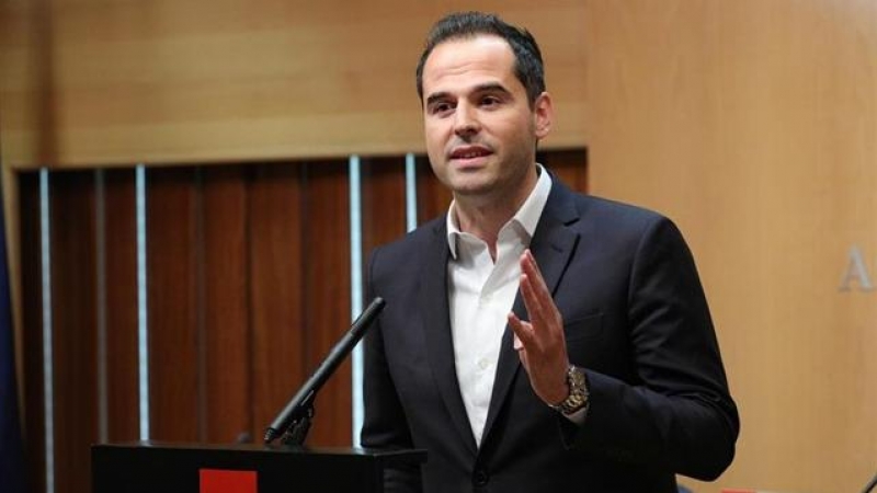 El portavoz de Ciudadanos en la Asamblea de Madrid, Ignacio Aguado, en rueda de prensa./ Jesús Hellín (Europa Press)