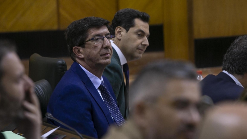 Juan Marín y Juanma Moreno, en el Parlamento de Andalucía
