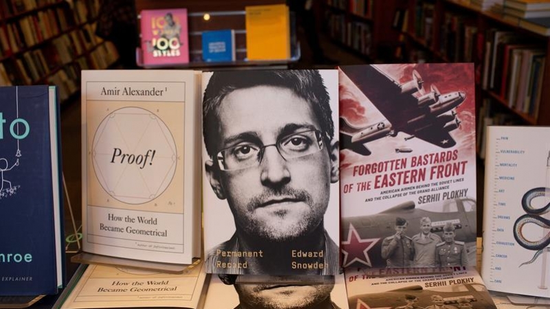 Una copia del libro de Edward Snowden en una librería de Cambridge, Massachusetts. - EFE