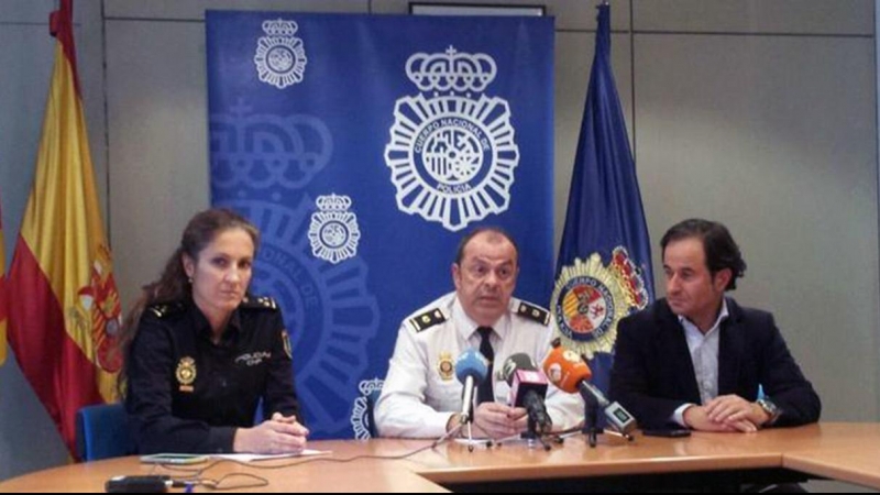 El inspector Antonio Suárez (en el centro) cuando era jefe de la UDYCO de Baleares. | EUROPA PRESS