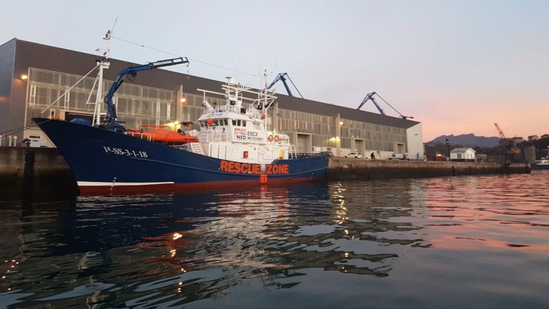 El barco Aita Mari, de la ONG Salvamento Maritímo Humanitario, amarrado en el puerto de Pasaia, Guipúzcoa-. SMH