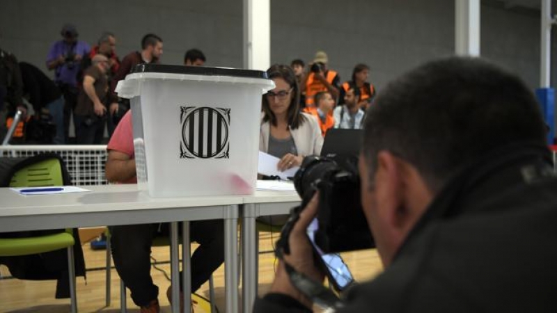 Votants en un col·legi de l'1-O. AFP