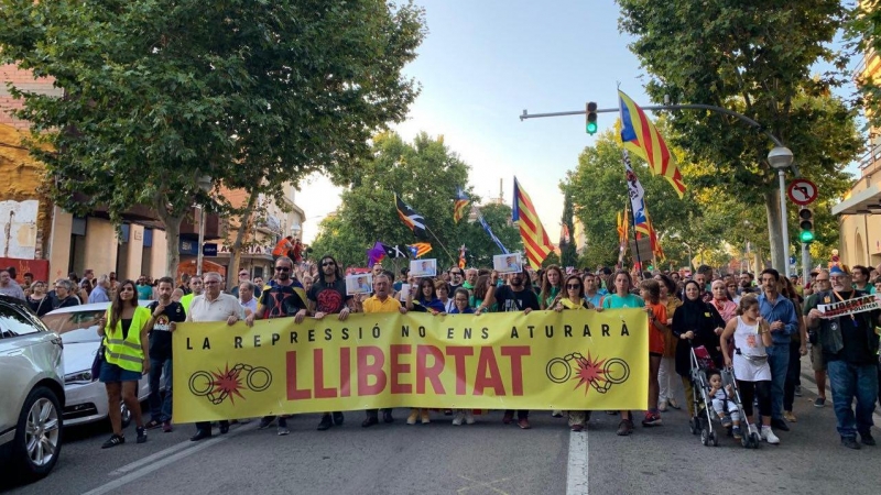 Capçalera de la manifestació d'aquest dissabte a Sabadell per reclamar l'alliberament dels CDR empresonats. PÚBLIC