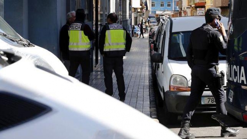 Agentes de la Comisaría General de Información de la Policía Nacional. EFE/Elvira Urquijo