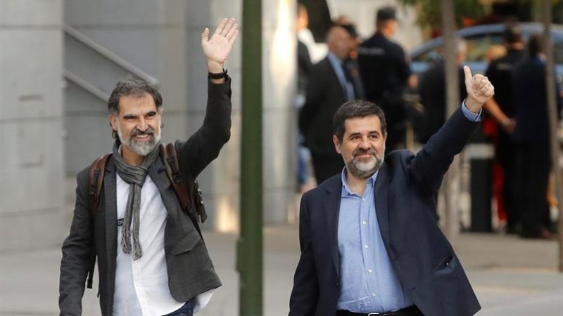 Jordi Cuixart i Jordi Sànchez de camí cap a l'Audiència Nacional