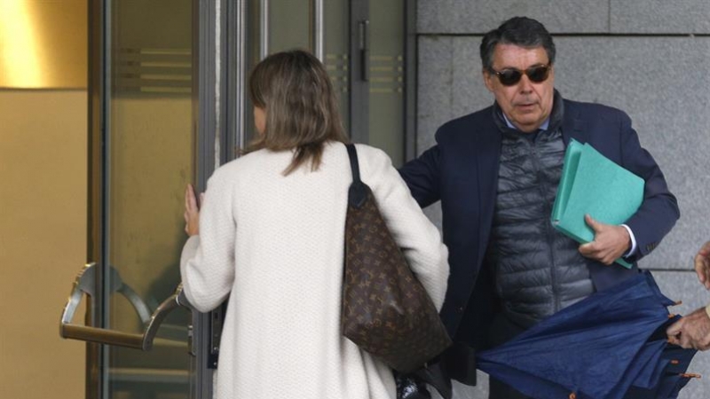 El expresidente madrileño, Ignacio González,  a su llegada a la Audiencia Nacional para testificar por la presunta financiación ilegal del PP en el caso Púnica. - EFE