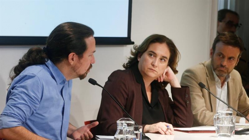 Pablo Iglesias, Ada Colau i Jaume Asens en la presentació de la proposta dels Comuns. EFE / QUIQUE GARCÍA