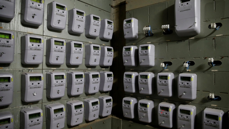 Contadores de la luz 'inteligentes' en un edificio de viviendas en Barcelona. REUTERS/Albert Gea