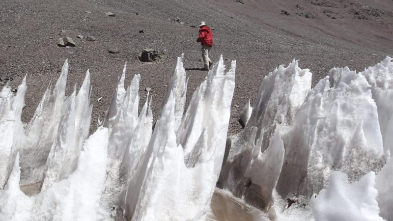 Foto archivo cerro Aconcagua, glaciares cordillera de los Andes.- EFE