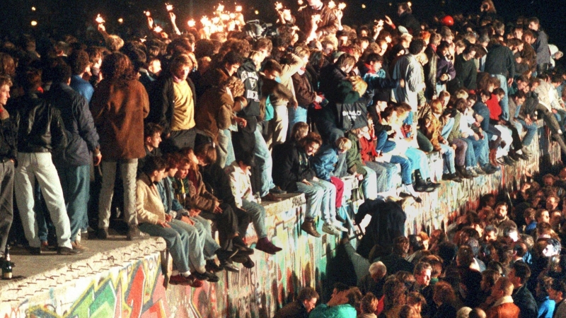 Imagen del 9 de noviembre de 1989, cuando el Muro de Berlín pasó a la historia AFP/Archivo.