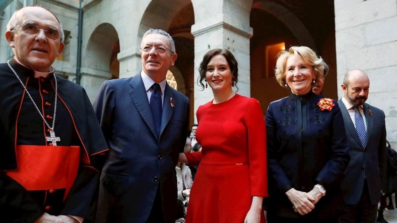 GRAF1433. MADRID, 02/12/2019.- La presidenta de la Comunidad de Madrid, Isabel Díaz Ayuso (c), junto a los expresidentes de la Comunidad Alberto Ruíz Galardón (2i) y Esperanza Aguirre (d) este lunes, durante su primer acto institucional con motivo del Día