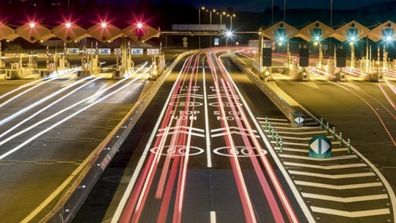 Carriles Via T sin barreras del peaje de la AP-7 en La Roca del Vallès. E.P.