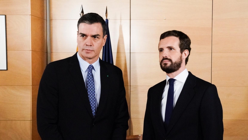 El líder del PP, Pablo Casado, se reúne con el presidente del Ejecutivo en funciones, Pedro Sánchez, en el Congreso. Fuente: PP