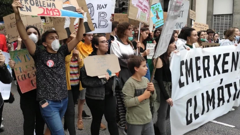 Manifestación por el clima en Oviedo