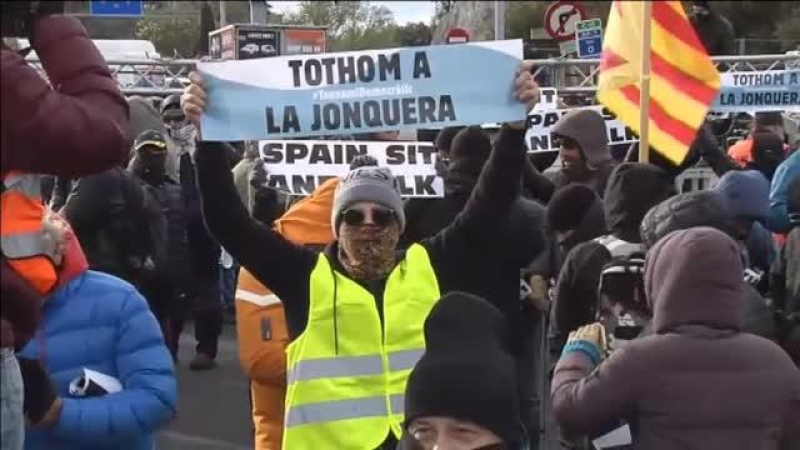 Tsunami Democràtic bloquea la frontera con Francia en las proximidades de La Junquera