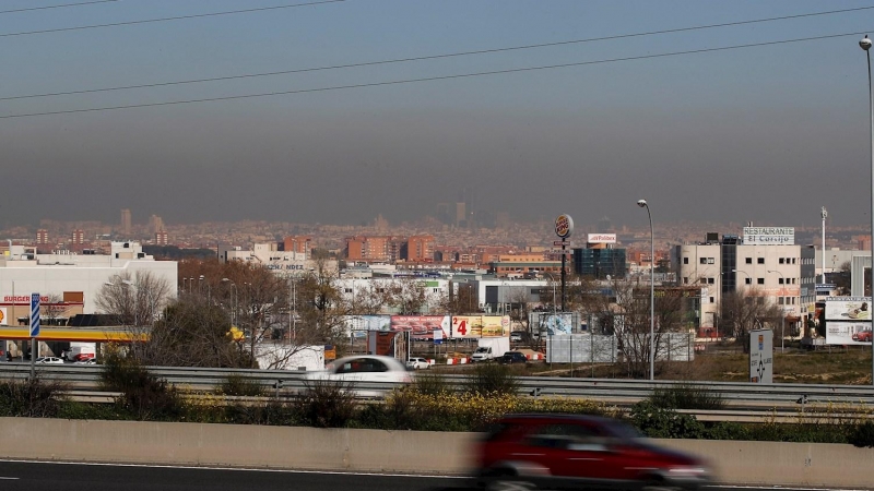 Capa de contaminación sobre la ciudad de Madrid vista desde la localidad de Getafe. - EFE