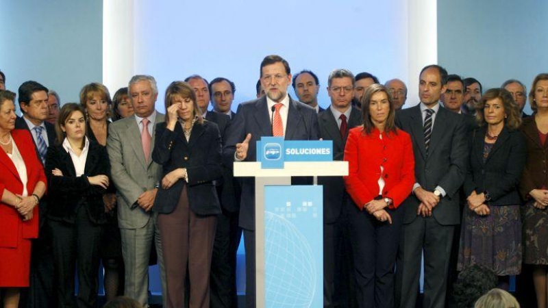 Rueda de prensa de la plana mayor del PP junto a Mariano Rajoy en Génova cuando se destapó el caso Gürtel en 2009.