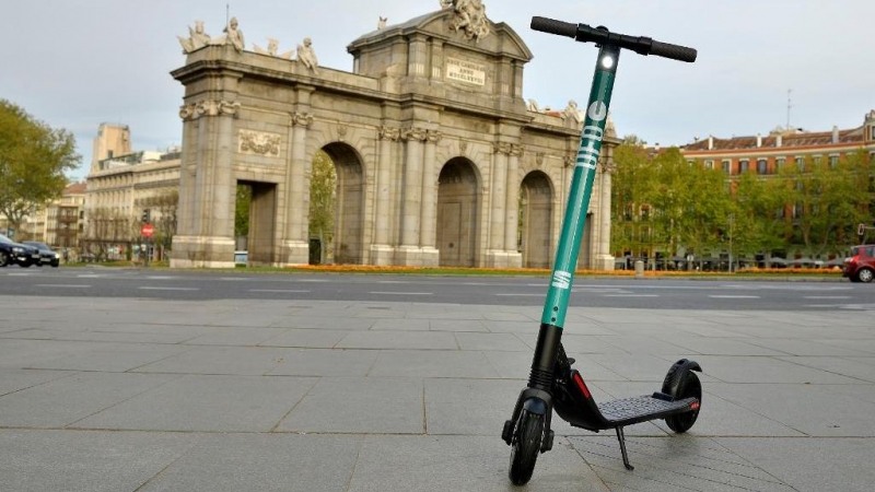 Un patinete eléctrico en Madrid, foto de archivo. / EUROPA PRESS