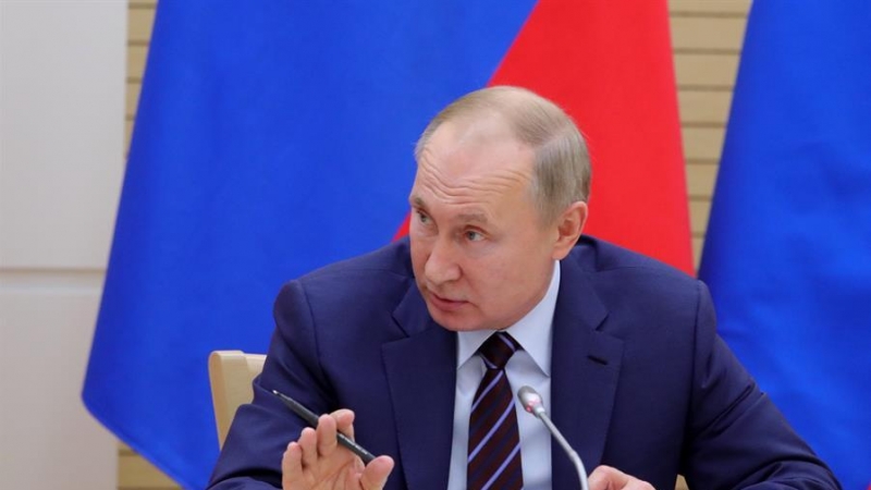 El presidente ruso, Vladimir Putin, durante una reunión para preparar la reforma de la Constitución. /EFE