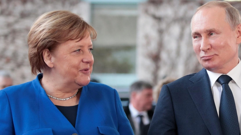 Merkel y Putin en la conferencia celebrada en Berlín para la paz en Libia. REUTERS/Axel Schmidt