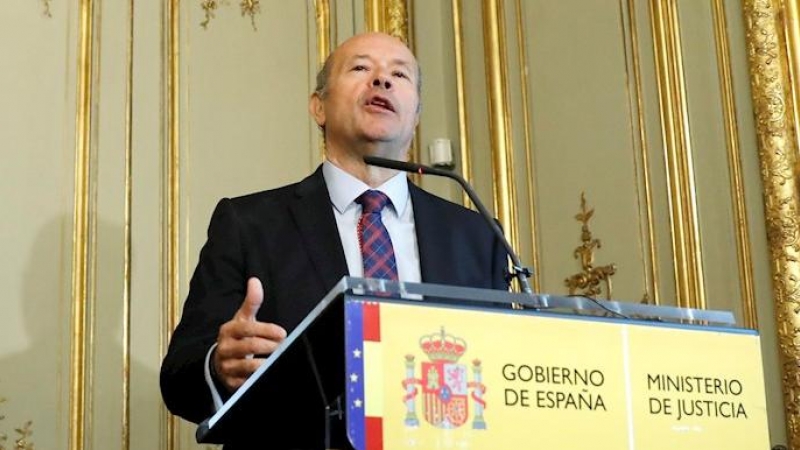 El ministro de Justicia, Juan Carlos Campo, durante su intervención tras recibir la cartera de manos de su antecesora Dolores Delgado en el Palacio de Parcent. EFE/Ballesteros