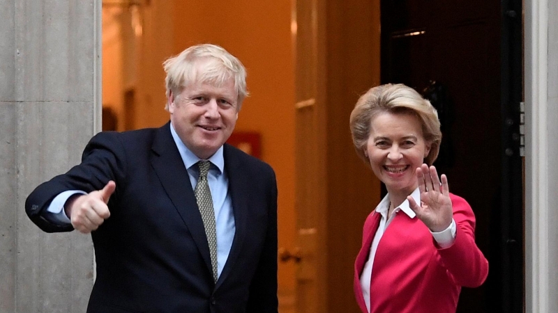 Boris Johnson y Ursula Von der Leyen en un encuentro en Londres./  TOBY MELVILLE (REUTERS)