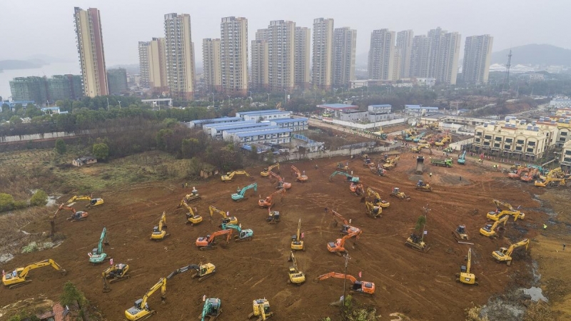 Foto aérea del comienzo de la construcción del hospital en Wuhan para hacer frente al brote de coronavirus./ STR / AFP/CHINA OUT