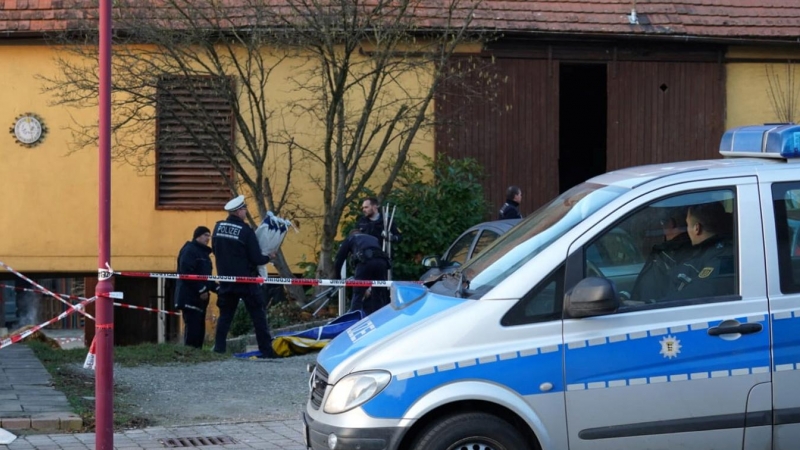 Agentes de la Policía alemana en la escena del tiroteo en Rot am See. / Reuters