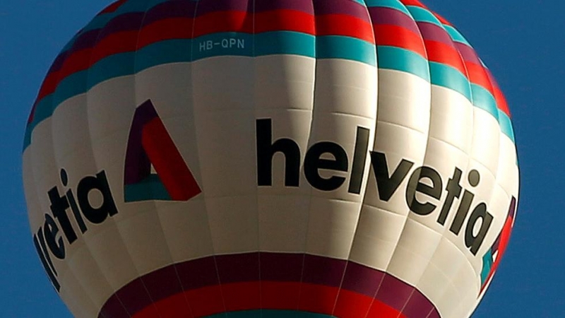 El logo de la aseguradora suiza Helvetia en un globo aerostatico. REUTERS/Arnd Wiegmann
