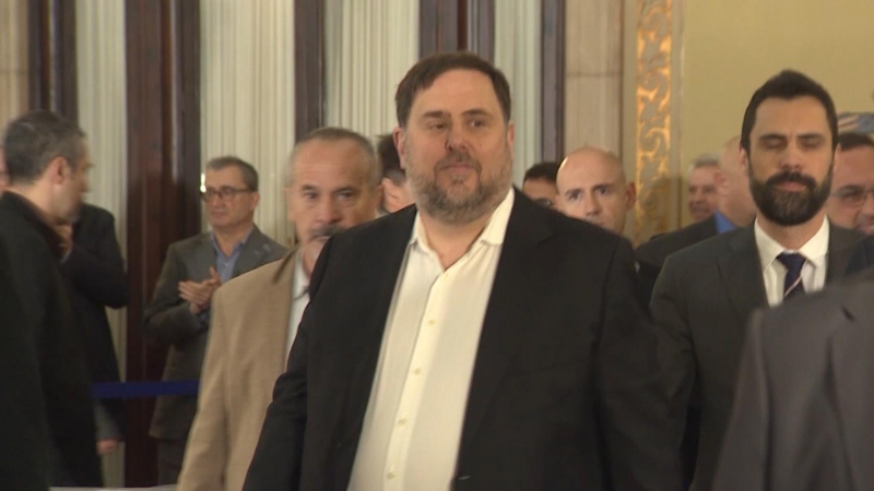Los líderes independentistas presos vuelven al Parlament