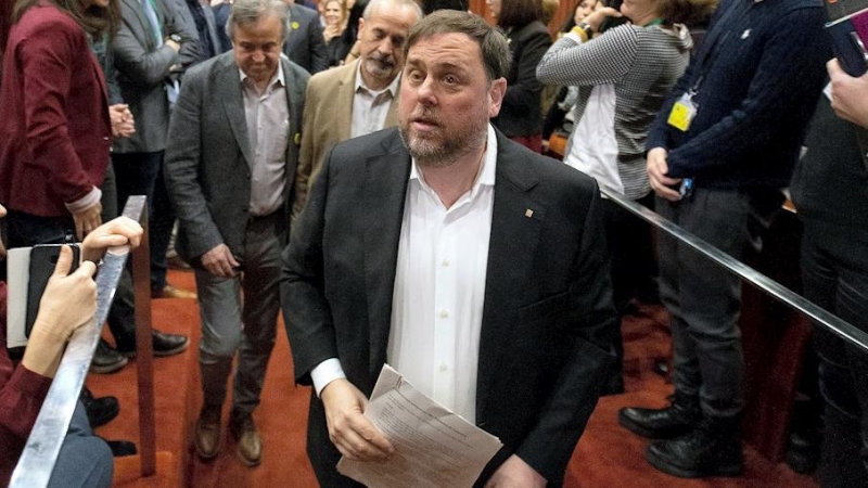 28/01/2020.- El exvicepresidente de la Generalitat, Oriol Junqueras, condenado a prisión por el 1-0, abandona la sala tras finalizar su intervención en la reunión de la comisión de investigación del Parlament sobre la aplicación del artículo 155 de la Con