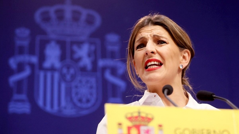 22/01/2020.- La ministra de Trabajo, Yolanda Díaz, durante la rueda de prensa tras la reunión con los dirigentes de las patronales CEOE Antonio Garamendi, y CEPYME Gerardo Cuerva, y de los sindicatos, CCOO, Unai Sordo y UGT, Pepe Álvarez, en la que han ac