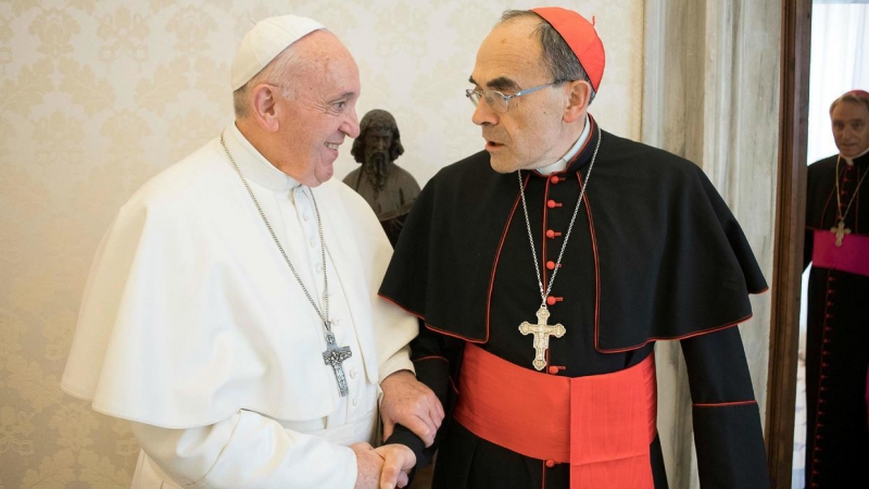 El Papa Francisco junto al cardenal francés Philippe Barbarin. / Reuters