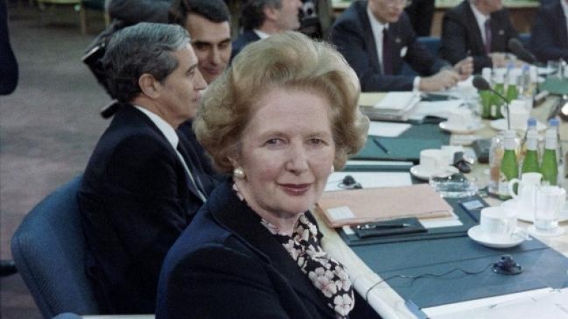 Imagen de diciembre de 1986, de la entonces primera ministra británica Margaret Thatcher, enla cumbre de la UE celebrada en la Sala de Conferencias Queen Elisabeth de Londres. AFP